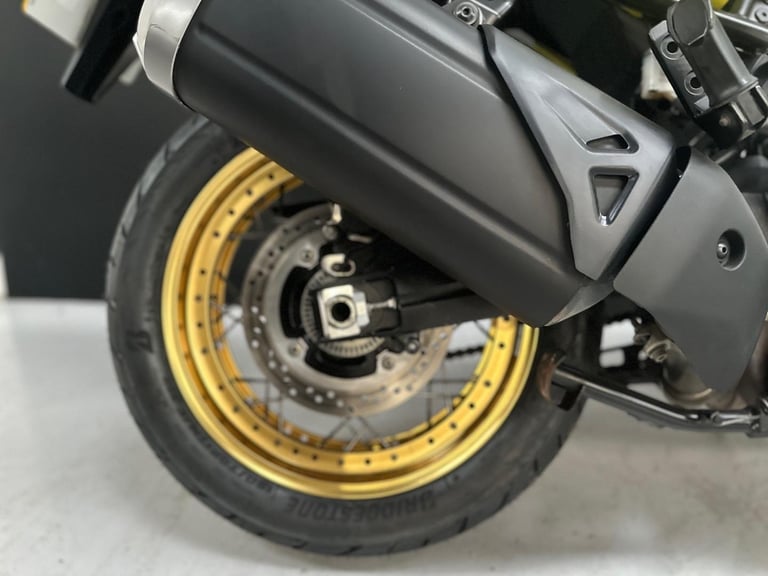 STUNNING ONE OWNER 2021/21 SUZUKI DL 1050 V-STROM XT MOTORCYCLE 