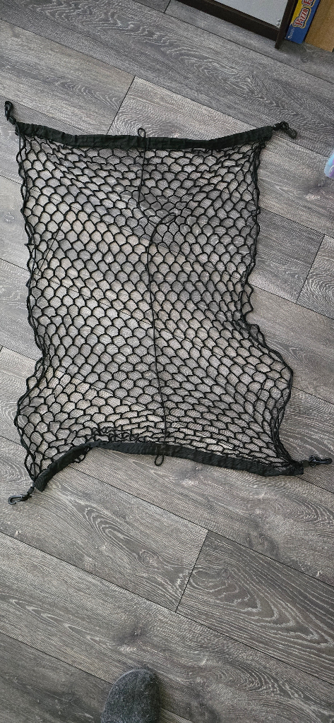 Peugeot 3008 Headrests, tow bar and boot tidy net