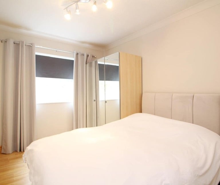 3 Large-sized, commodious RENT-FREE rooms available across Birmingham! DSS claimants accepted.