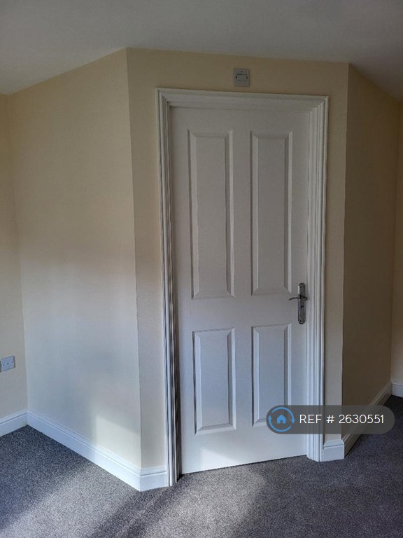 2 bedroom flat in Gainsborough Court, Sudbury, CO10 (2 bed) (#2630551)