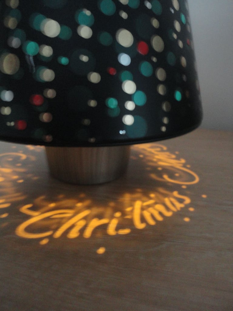 M&S Projection Tree with a Projecting Led Light – Switch at the top