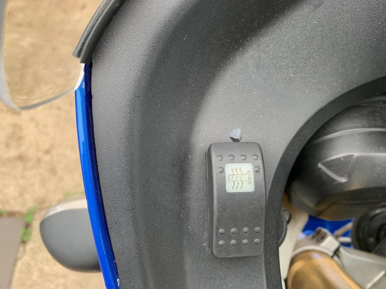 2007 Triumph Tiger 1050 ADVENTURE STYLE MOTORCYCLE WITH IMPECCABLE S/HISTORY 