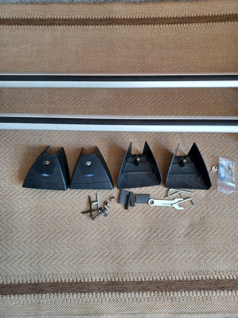 Ford CMAX Locking Roof Bars