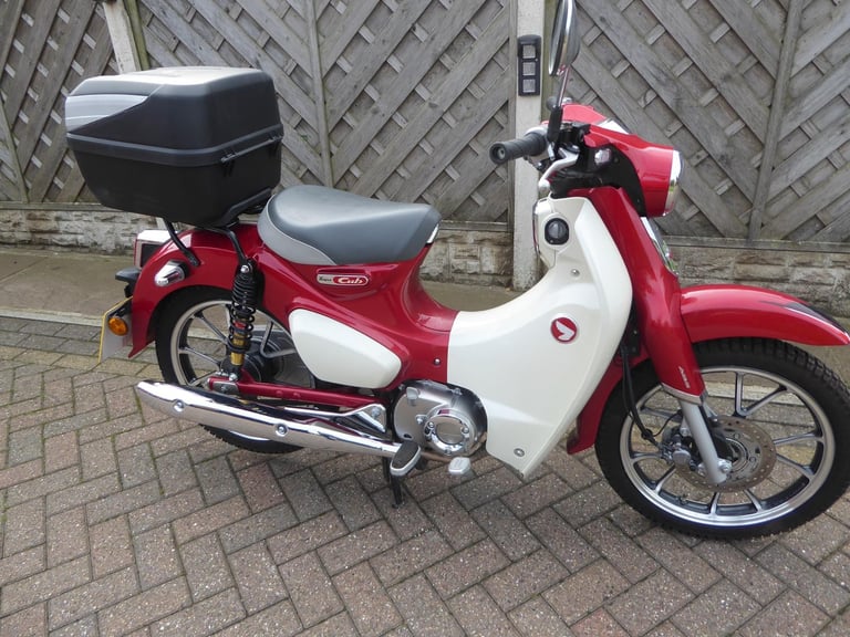 Honda C 125 SUPER CUB 21 REG  ONLY COVERED 2,400 MILES GIVI TOP BOX 