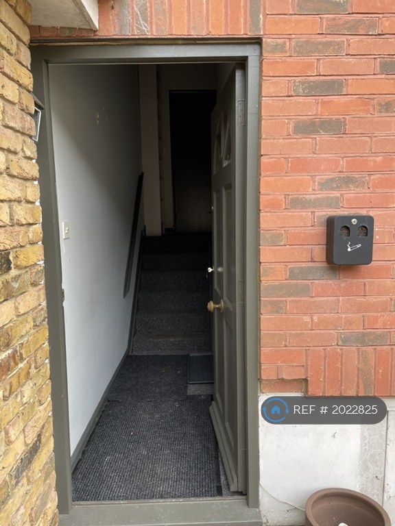 2 bedroom flat in Mews, South Darenth, DA4 (2 bed) (#2022825)