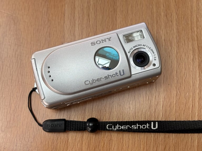 image for Sony DSC-U30 Cyber-Shot Rare Tiny Digital 2 Megapixel Camera With Accessories