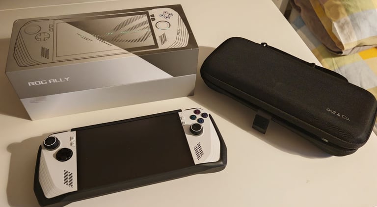 image for Asus Rog Ally Z1 Extreme handheld console