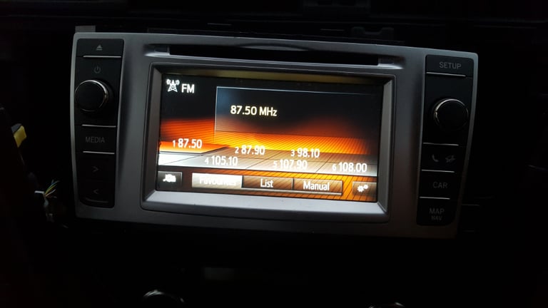 TOYOTA Auris/Yaris 2014-15 Radio/CD/GPS SYSTEM in full working order using buttons