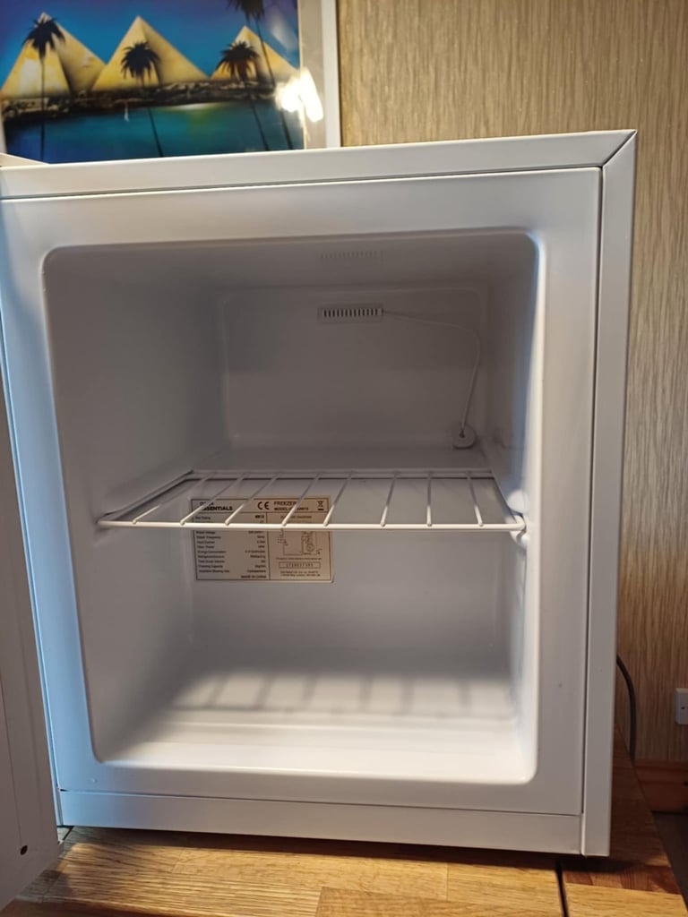 AS NEW CURRYS ESENTIALSCOUNTER TOP FREEZER
