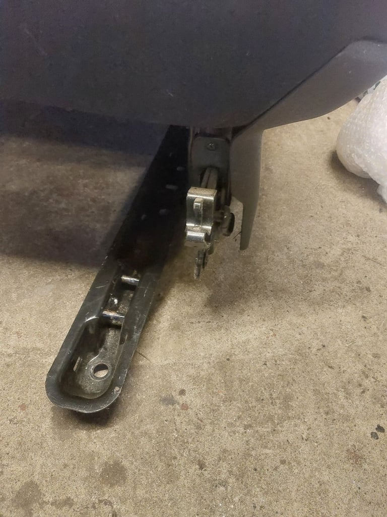 Rear van seats2/1 triple bench 