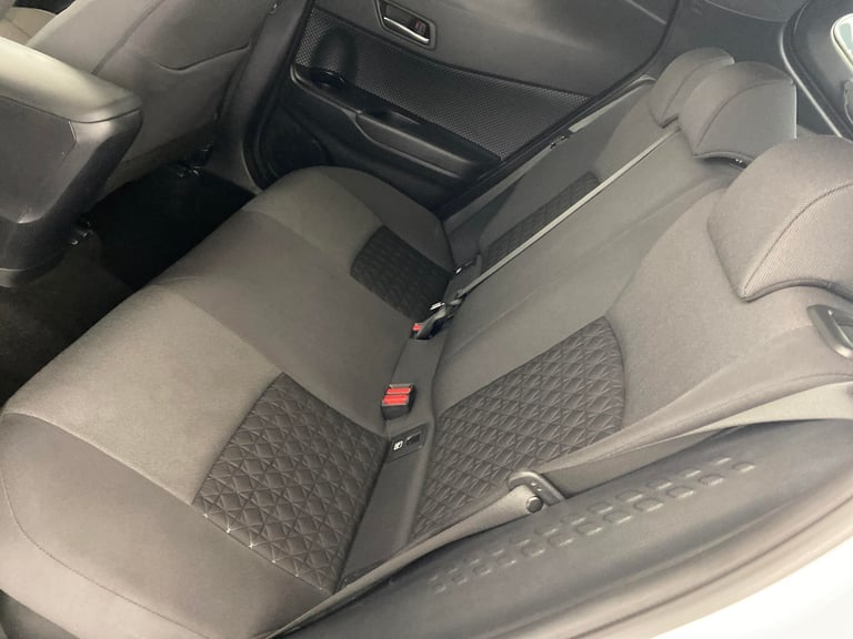 2022 Toyota C-HR 1.8 VVT-h GPF Design SUV 5dr Petrol Hybrid CVT Euro 6 (s/s) (122 ps) - NAV  Suv ...