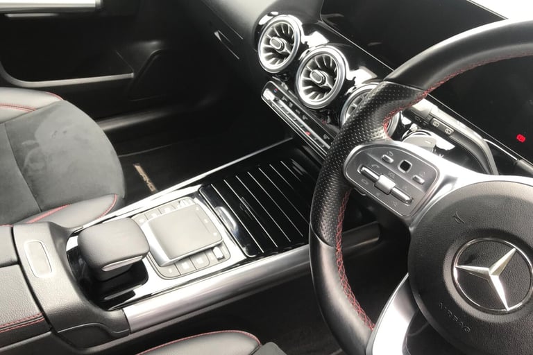  Mercedes Benz Gla 1.3 Gla180 Amg Line premium Suv 5dr Petrol 7g Dct Euro 6 s/s