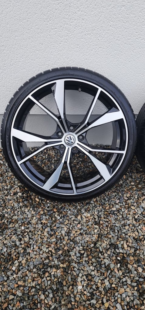 20 INCH ALLOY WHEELS WITH HANKOOK TYRES FOR VW / AUDI CAR.