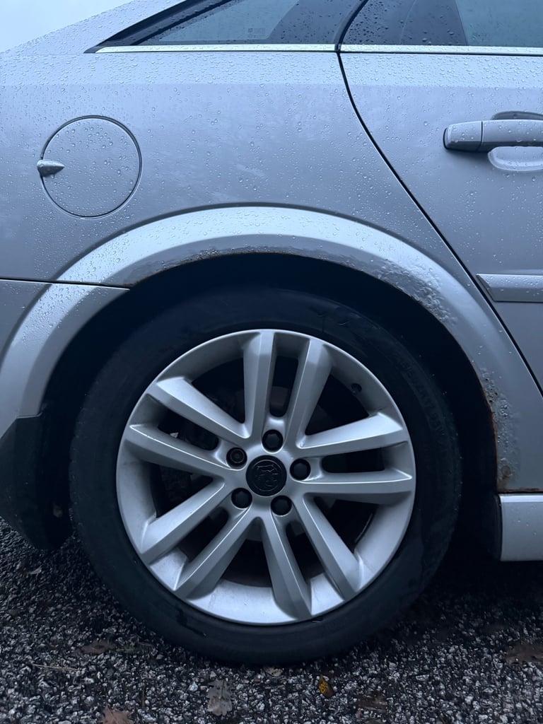 Vauxhall, VECTRA, Hatchback, 2005, Manual, 1910 (cc), 5 doors