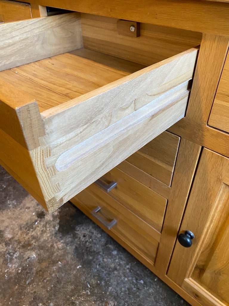  WOODEN SIDEBOARD WITH 6 DRAWERS
