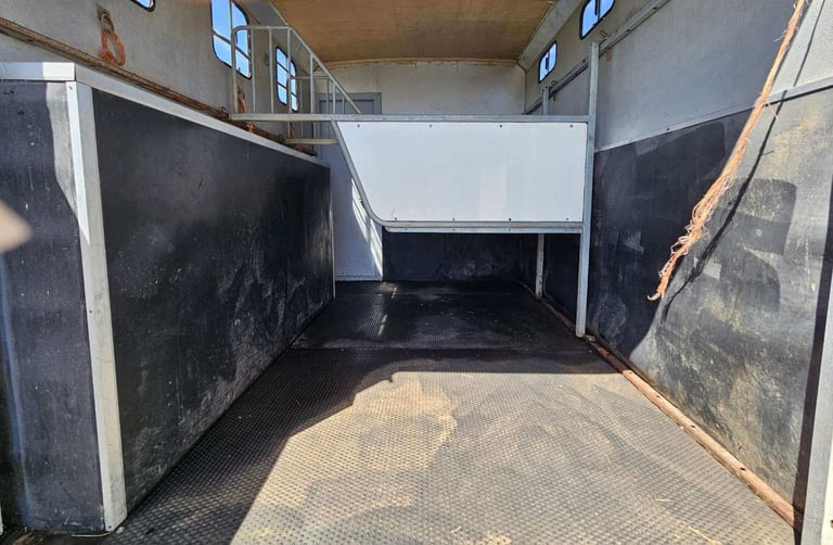 Ford Iveco horse box 7.5t