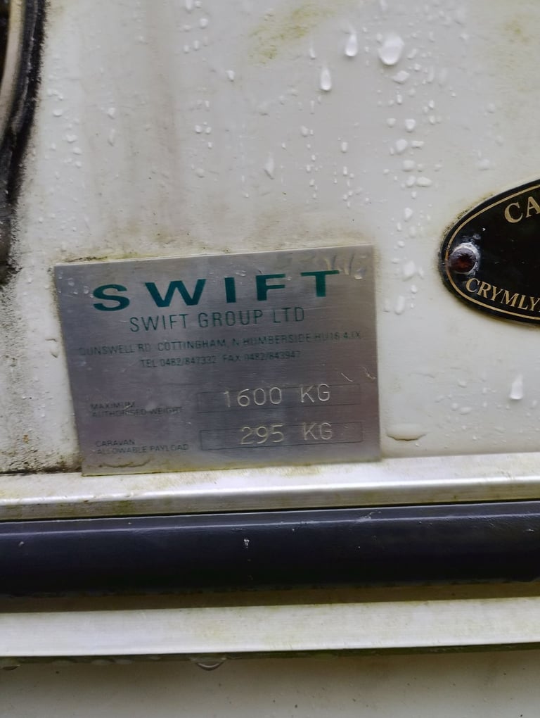 swift conqueror twin axle 