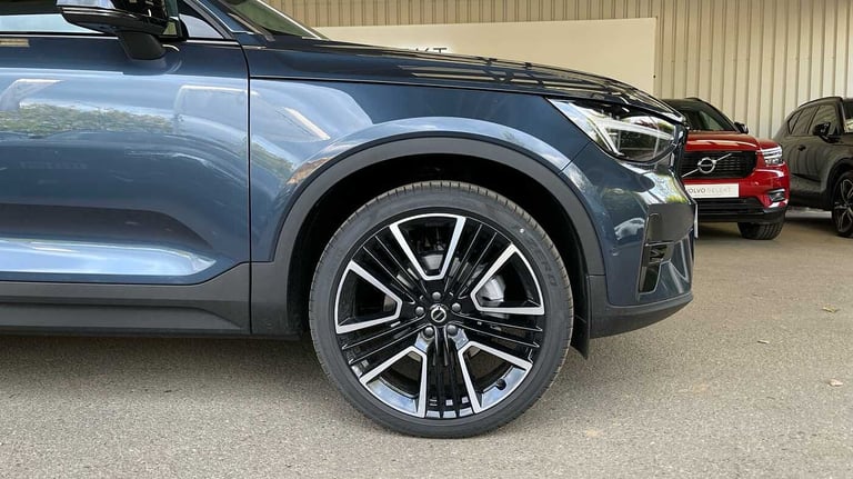 2025 Volvo XC40 2.0 B4P Ultra Dark 5dr Auto SUV Petrol Automatic