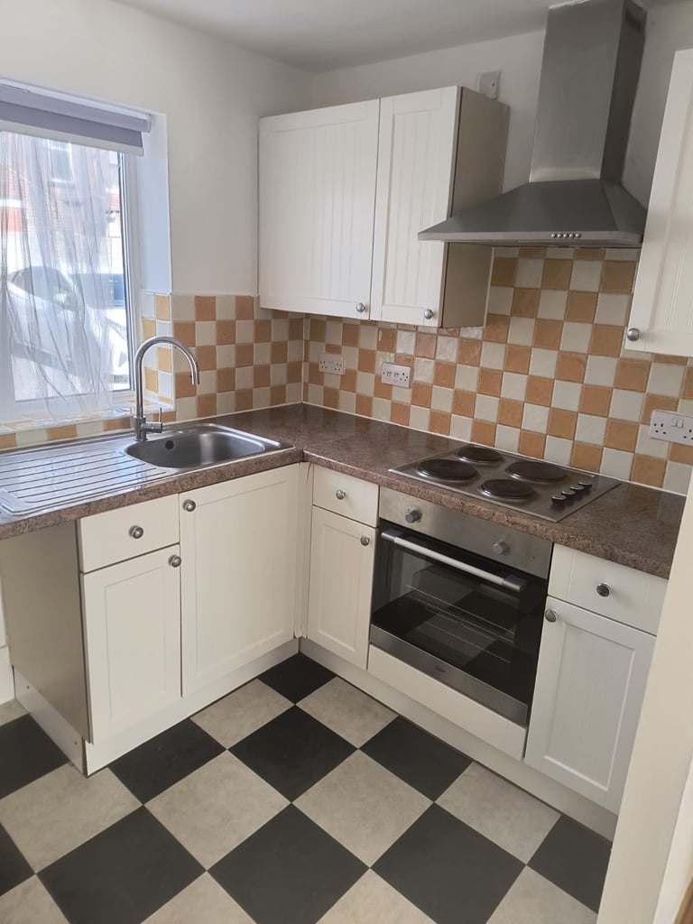 2 bed flat Walkden Court M28 3TY