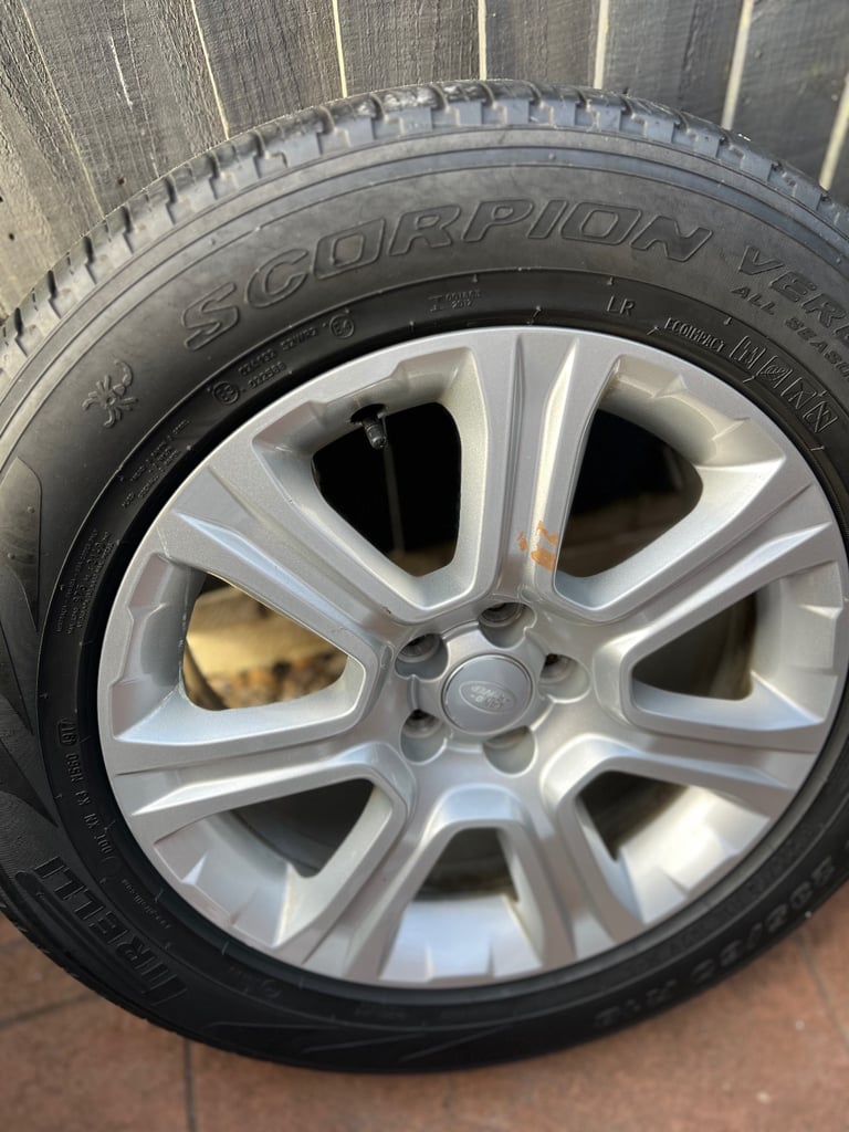 Land Rover alloys