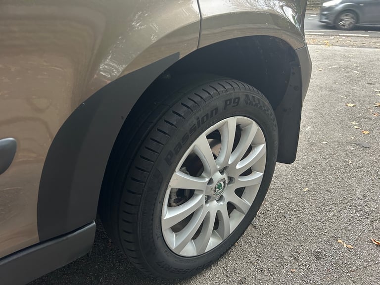Skoda, YETI, Hatchback, 2010, Semi-Auto, (DSG) 1968 (cc), 5 doors