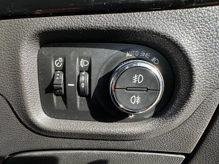 2018 Vauxhall Astra 1.0i Turbo ecoTEC SRi Hatchback 5dr Petrol Manual Euro 6 (s/s) (105 ps) Hatch...