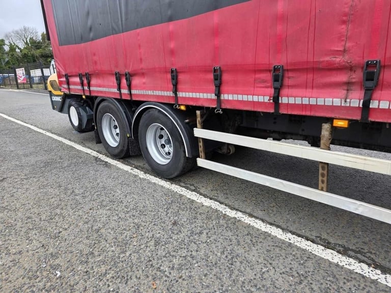2016 Scania P320 Curtainsider