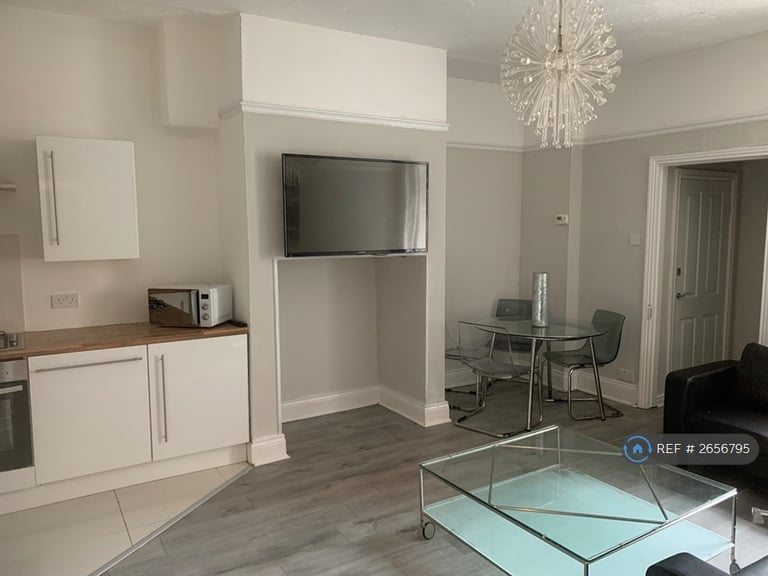 3 bedroom flat in Ashleigh Grove, West Jesmond, Newcastle Upon Tyne, NE2 (3 bed) (#2656795)