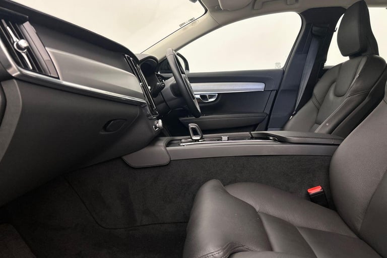 2022 Volvo V90 Plus, B4 mild hybrid, Petrol, Dark ESTATE Petrol/Electric Hybrid Automatic