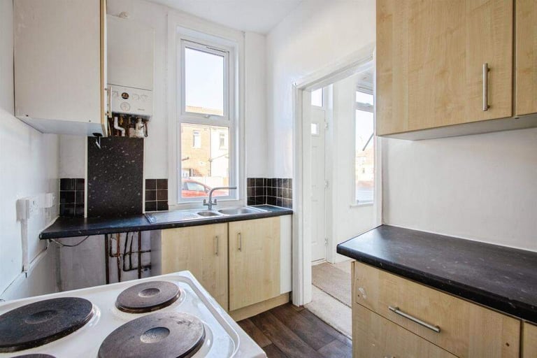 2 Bed  Terrace house ,  LEEDS LS9 , Ready to move in , No Chain  !!  EXCELLENT CONDITION 