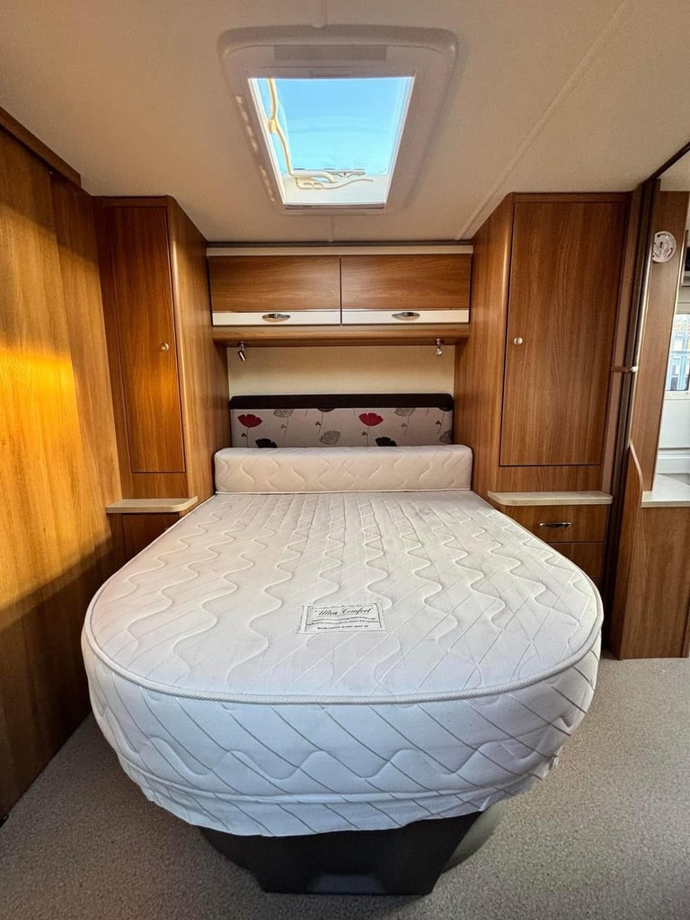 Swift Challenger SE 580 Transverse Island Bed Full Rear Bathroom