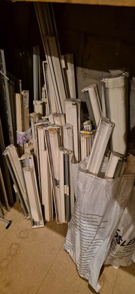 Various sizes window blinds with flynets for camper, caravan, motorhome, boat ect....
