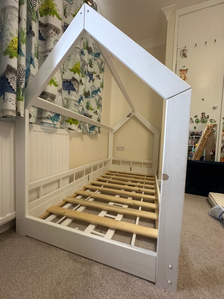 Toddler house bed