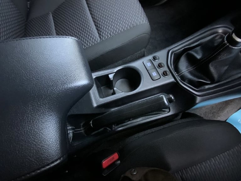 2019 Toyota Hilux 2.4 D-4D Active Pickup Double Cab 4dr Diesel Manual 4WD Euro 6 (3.5t) (150  PIC...