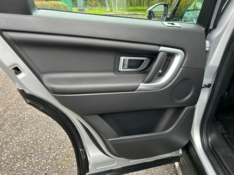 2017 Land Rover Discovery Sport 2.0 TD4 HSE SUV 5dr Diesel Auto 4WD Euro 6 (s/s) (180 ps) ESTATE ...