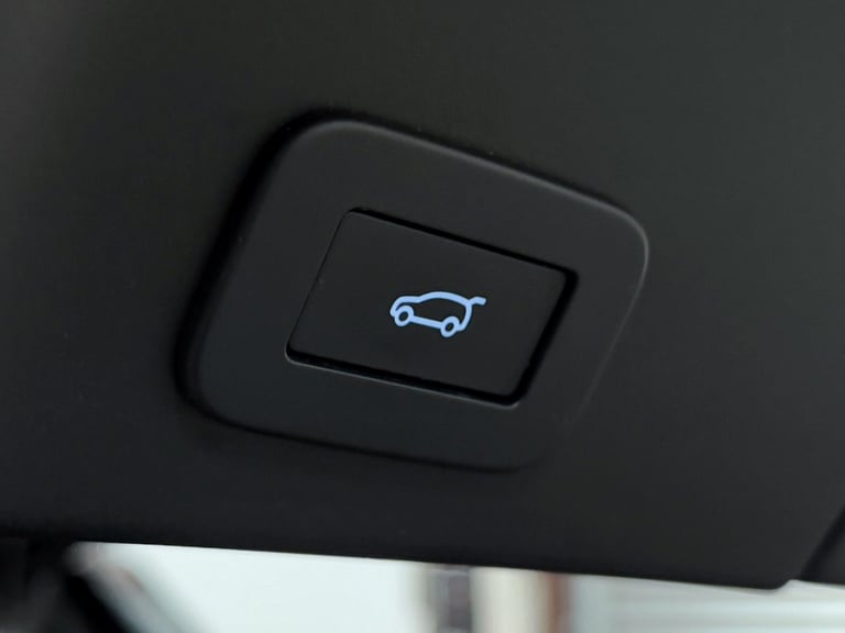 2022 Land Rover Range Rover Evoque 2.0 D200 MHEV R-Dynamic SE SUV 5dr Diesel Auto 4WD Euro 6 (s/s...