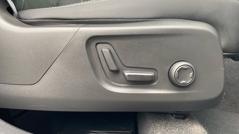 2024 Volvo XC40 2.0 B4P Plus Dark 5dr Auto Petrol Estate Estate Petrol Automatic