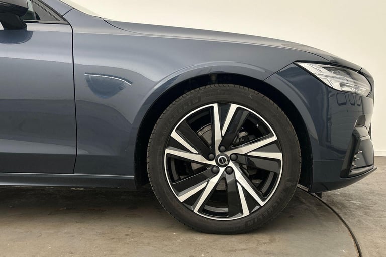 2022 Volvo V90 Plus, B4 mild hybrid, Petrol, Dark ESTATE Petrol/Electric Hybrid Automatic