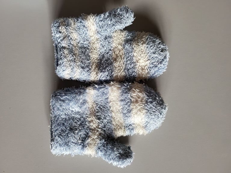 Set of 2 x hats, scarf, mittens 12-24 months 