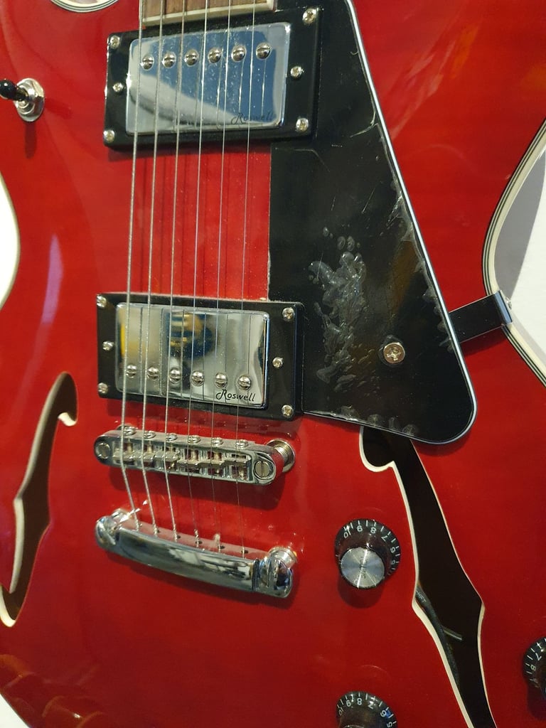 Harley Benton hollowbody electric guitar. As new!