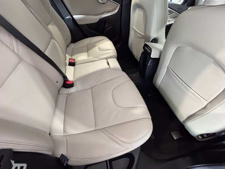 2016 16 VOLVO V40 2.0 D2 SE LUX HATCHBACK 5DR DIESEL MANUAL EURO 6 (S/S) (120 PS