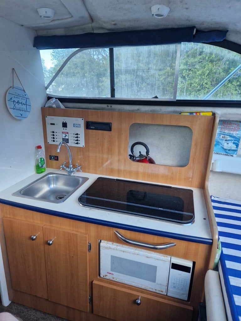 Bayliner 2452 mercruiser 