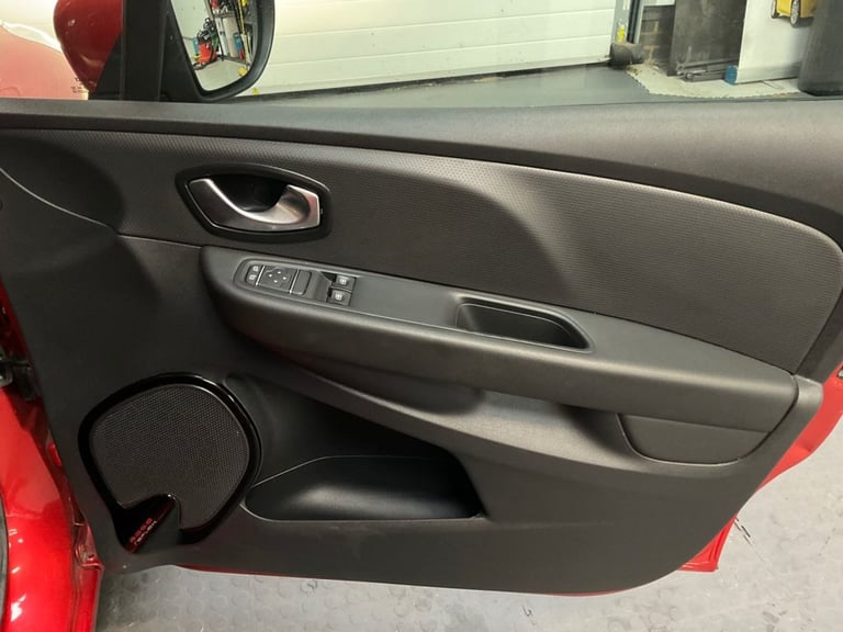 2018 Renault Clio 0.9 TCe Iconic Hatchback 5dr Petrol Manual Euro 6 (s/s) (90 ps) Hatchback Petro...