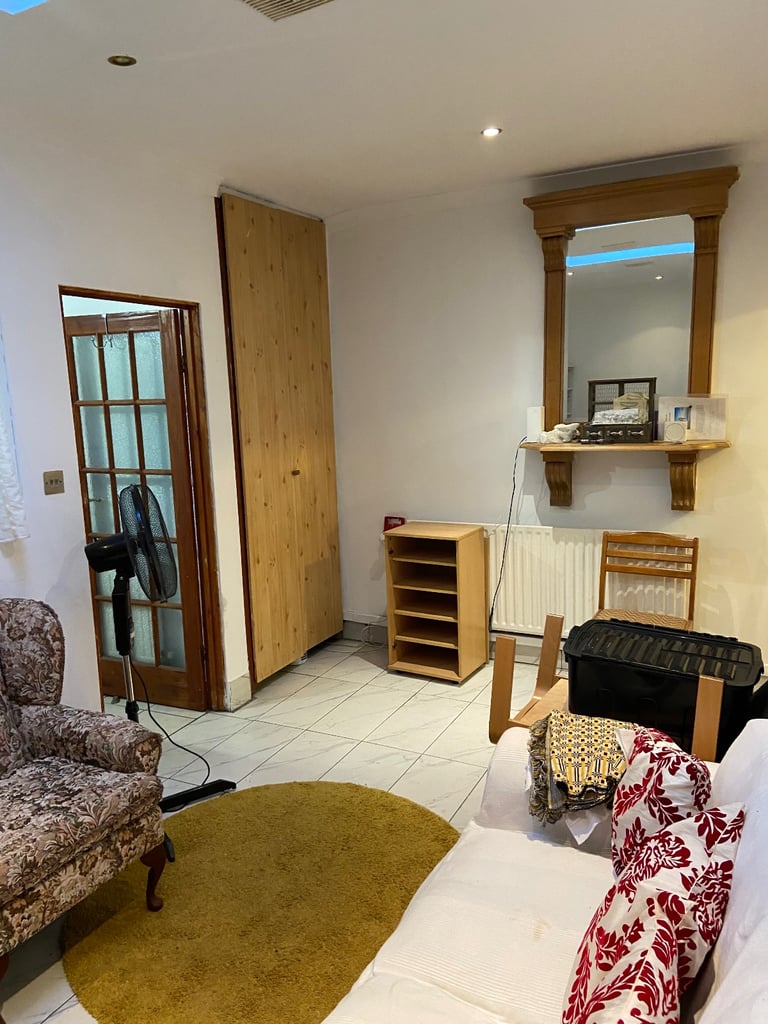 2 BEDROOM FLAT (ANNEX)