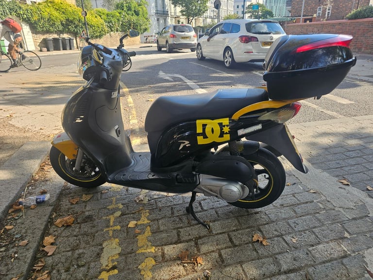 Honda PES 125 balck and yellow 2013 