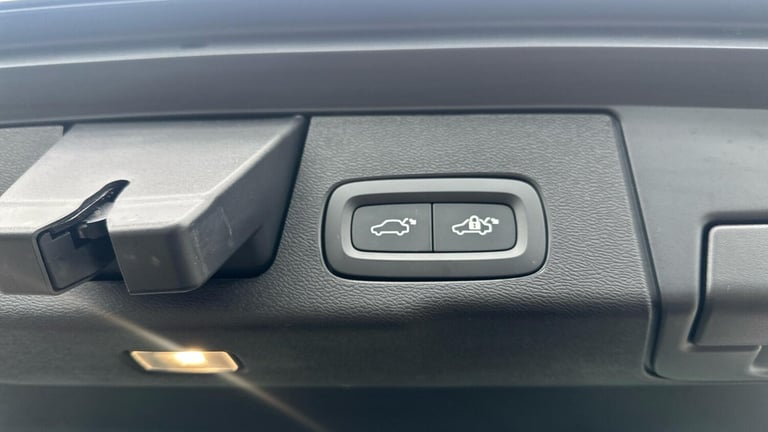 2021 Volvo XC60 2.0 B5P Inscription 5dr AWD Geartronic ESTATE PETROL Automatic