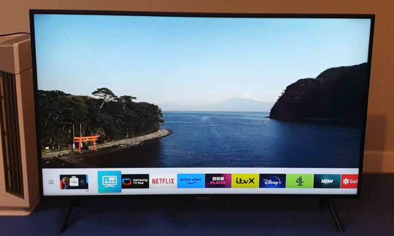 SAMSUNG 49" ULTRA HD HDR 4K SMART TV EXCELLENT CONDITON 