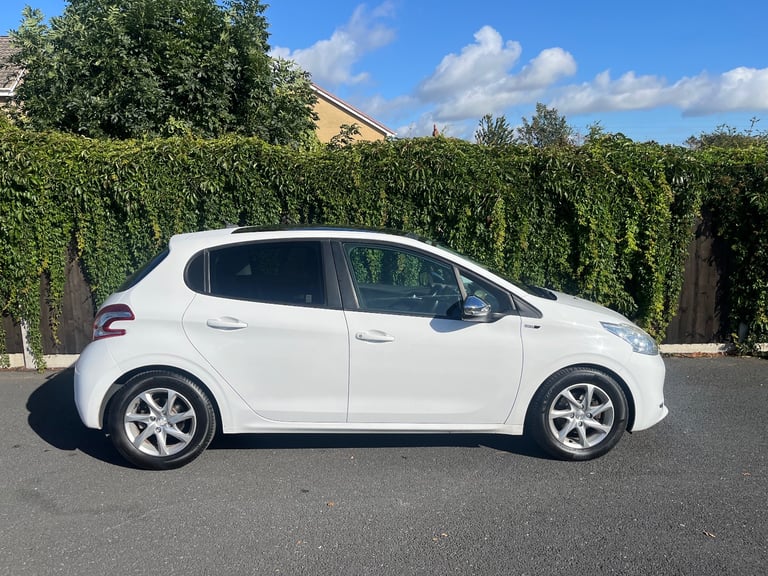 Peugeot, 208, Hatchback, 2015, Manual, 1560 (cc), 5 doors