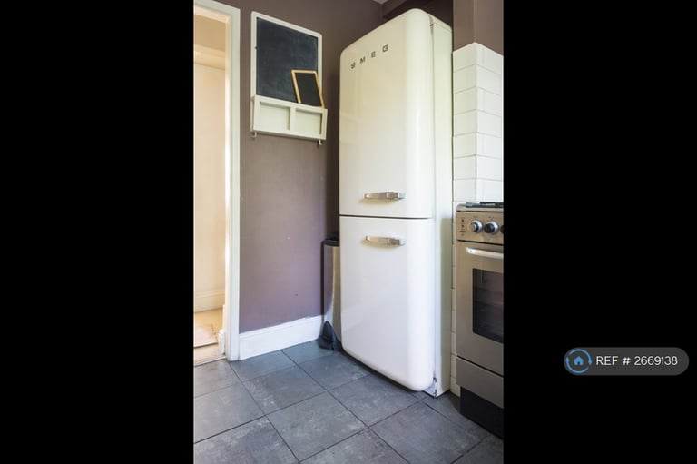 2 bedroom flat in Nunhead Lane, London, SE15 (2 bed) (#2669138)