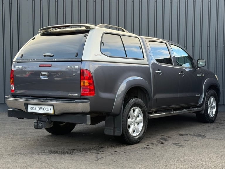 2011 Toyota Hilux Invincible 2010 D/Cab PickUp 3.0 D-4D 4WD 171 PICK UP DIESEL Manual